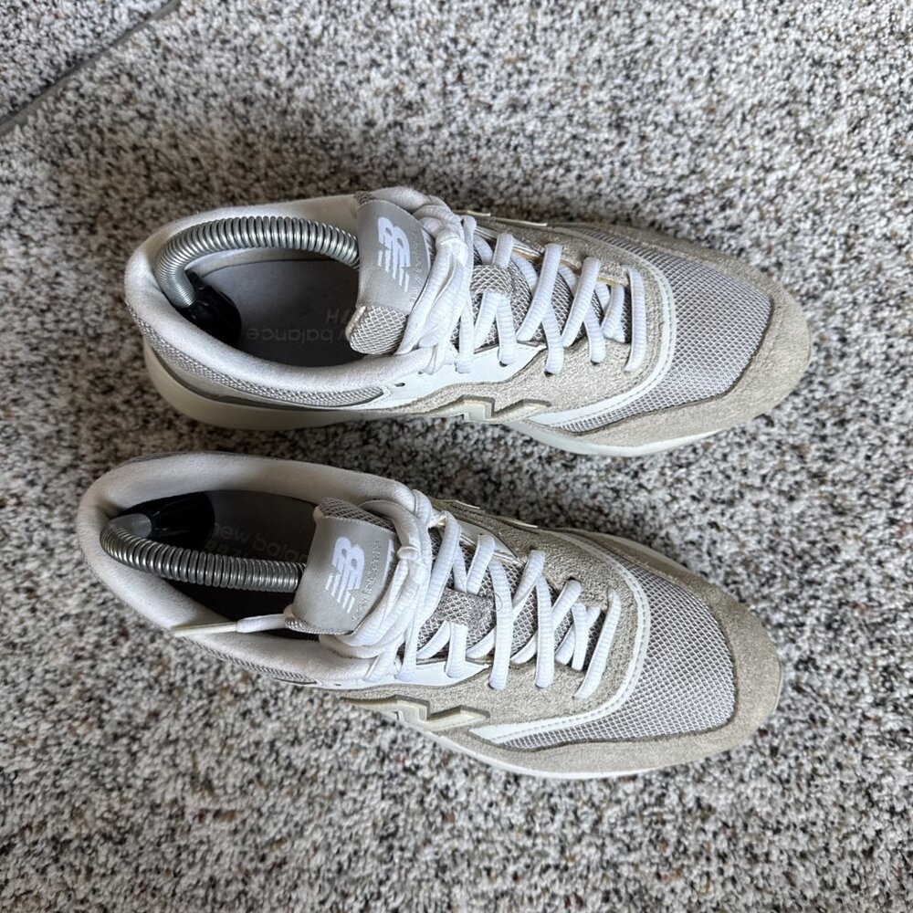 NEW BALANCE 997H Sneakers Shoes Women's Size 7.5 Beige White Gray CW997HCR - Picture 2 of 13